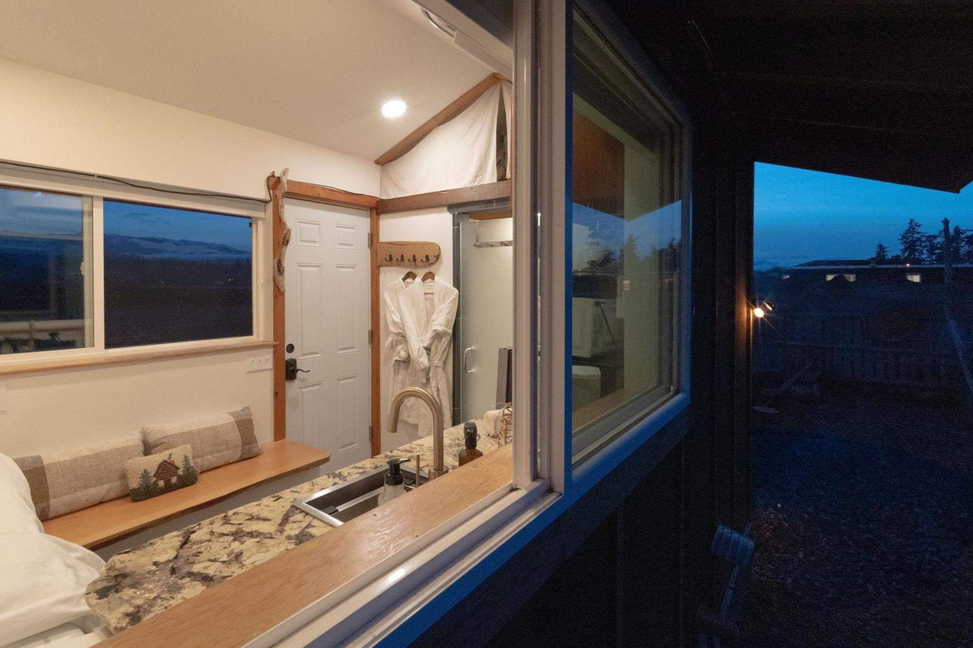 Blue Moon Tiny House, Sauna,Ht พอร์ตแองเจลิส ภายนอก รูปภาพ