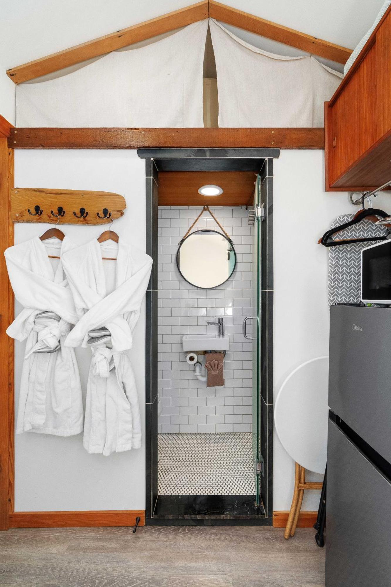 Blue Moon Tiny House, Sauna,Ht พอร์ตแองเจลิส ภายนอก รูปภาพ